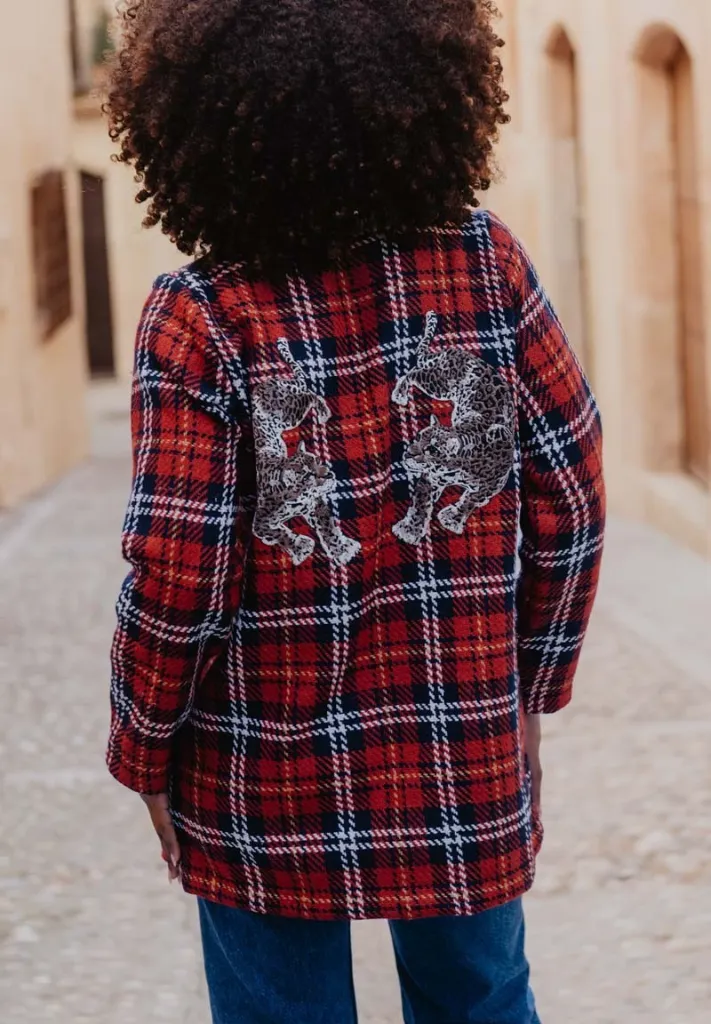 chaqueta-cuadros-leopardas (3).webp