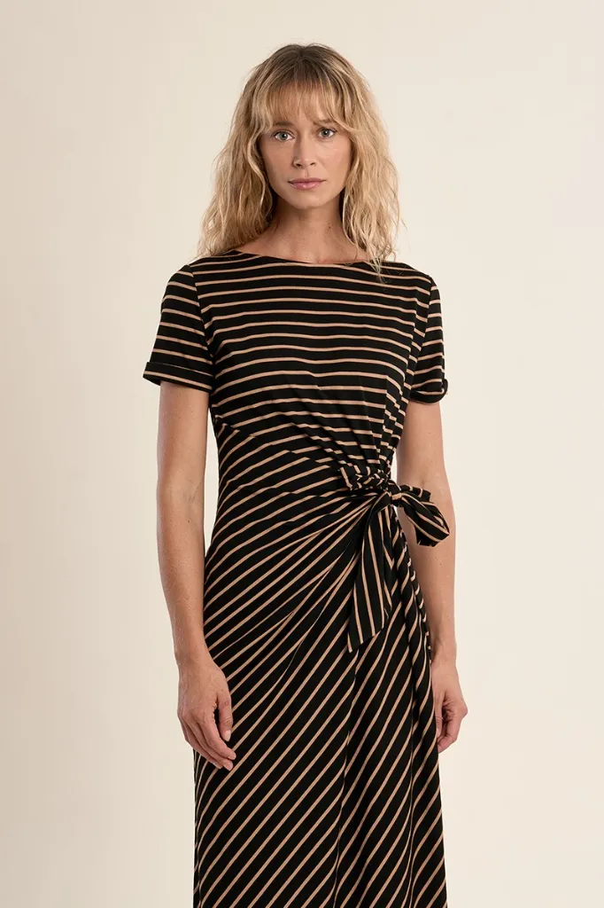 vestido-largo-de-manga-corta-con-estampado-y-lazada- (2).webp