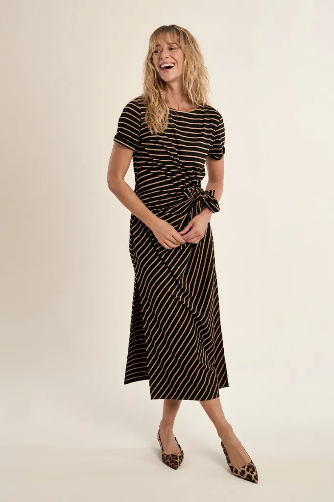 vestido-largo-de-manga-corta-con-estampado-y-lazada- (1).webp