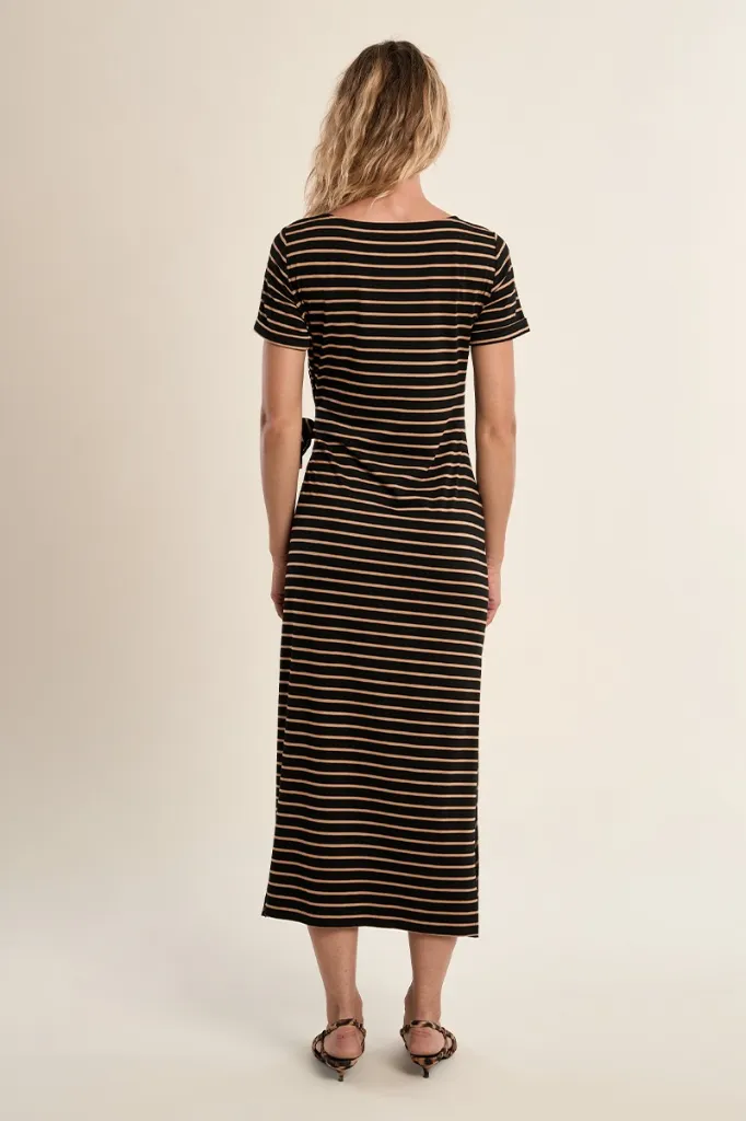 vestido-largo-de-manga-corta-con-estampado-y-lazada- (3).webp