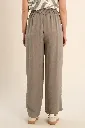pantalon-de-mujer-largo-detalle-pliegues- (3).webp