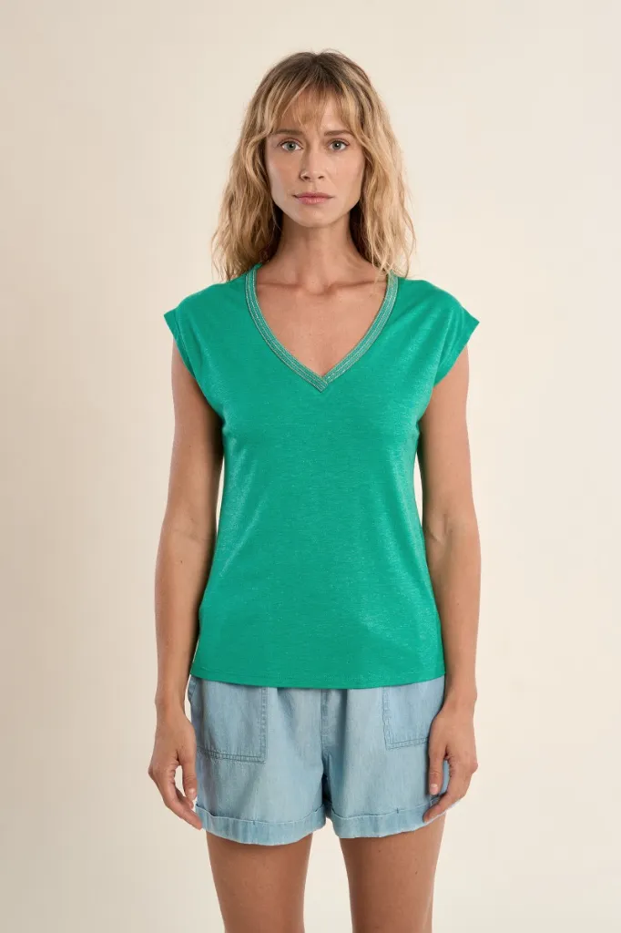 camiseta-de-mujer-de-manga-corta-detalle-ribete- (2).webp