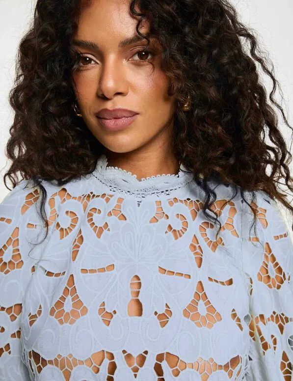 blouse-broderie-col-montant-bleu-ciel-femme-vue2-32536311048390992.webp