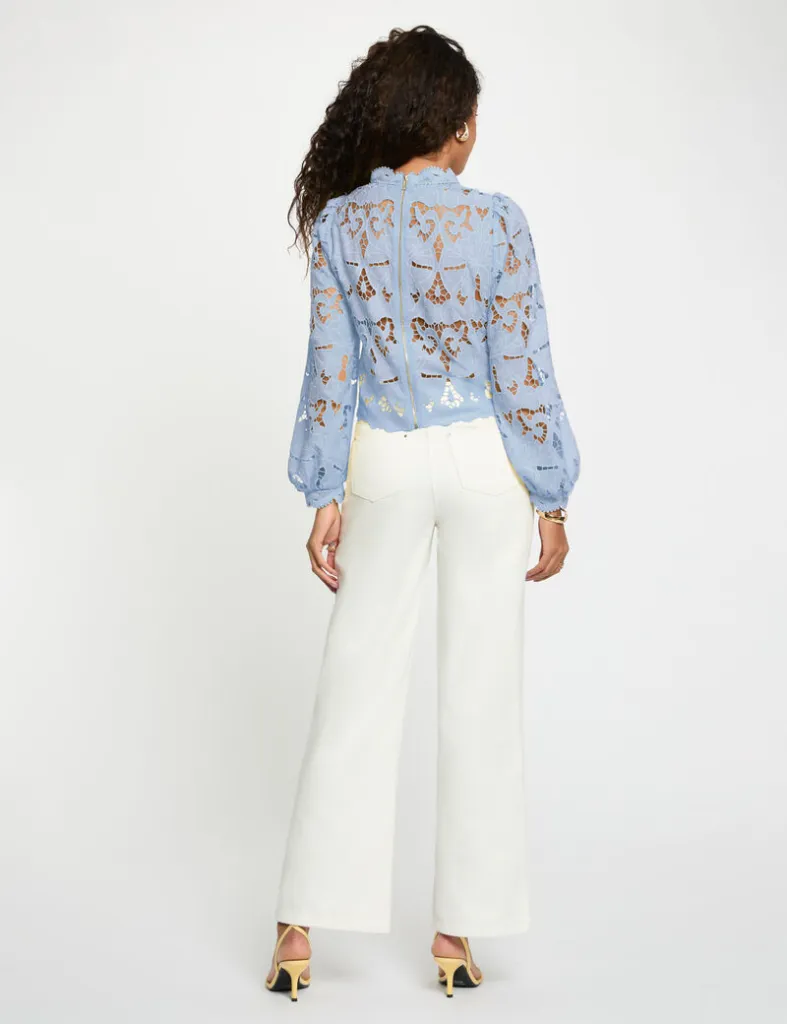 blouse-broderie-col-montant-bleu-ciel-femme-vue6-32536311048390992.webp