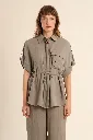 camisa-de-mujer-de-manga-corta-detalle-lazada- (2).webp