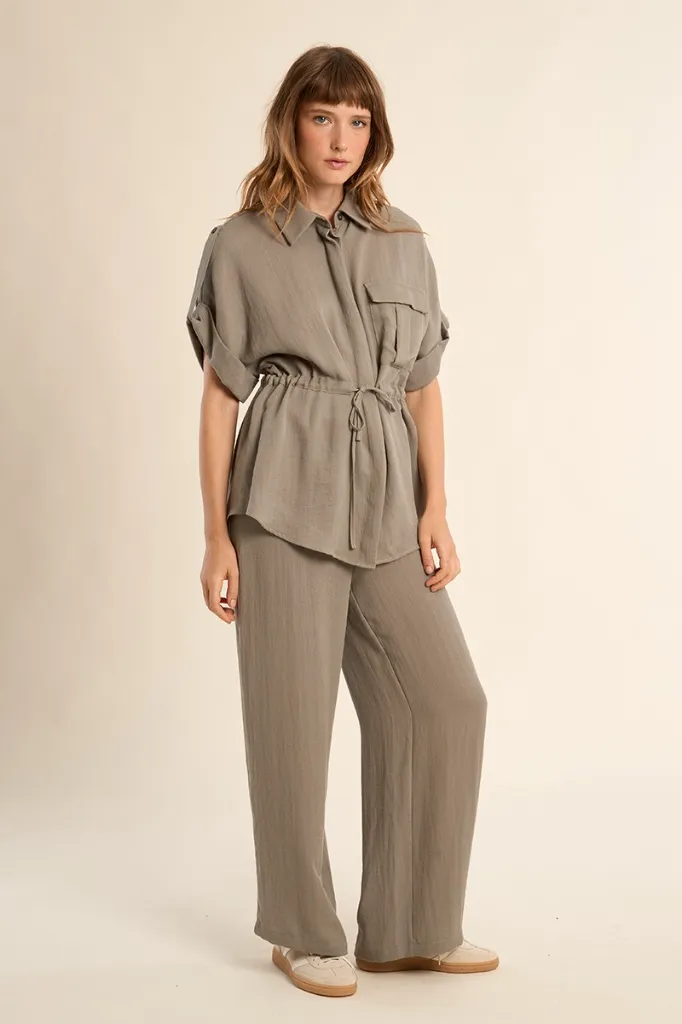 camisa-de-mujer-de-manga-corta-detalle-lazada- (3).webp