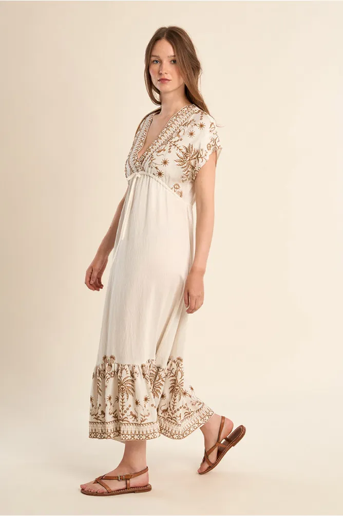 vestido-largo-de-manga-corta-detalles-bordados- (3).webp