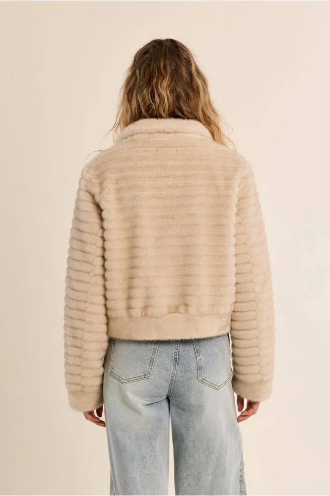 chaqueta-de-manga-larga-de-peluche (3).webp