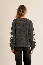 jersey-de-manga-larga-detalle-flores (3).webp