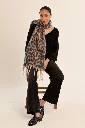 bufanda-larga-con-flecos-y-estampado (1).webp