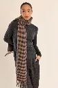 bufanda-larga-con-flecos-y-estampado (5).webp