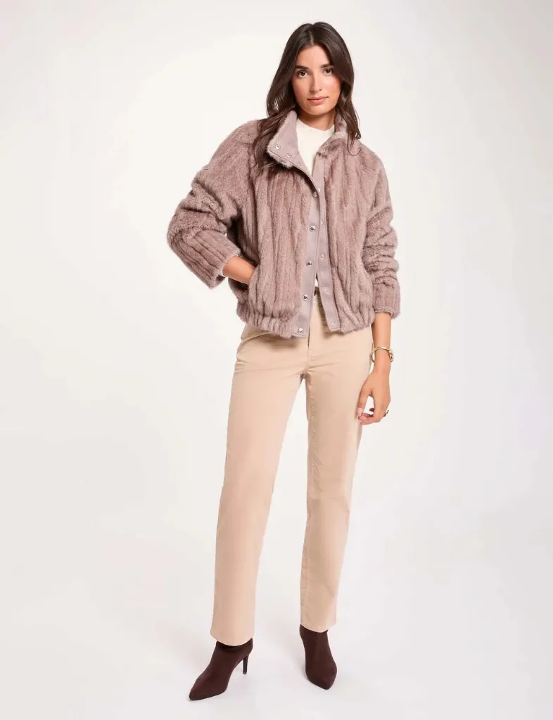 manteau-court-fausse-fourrure-beige-femme-vue5-32536311072991043_11zon.webp
