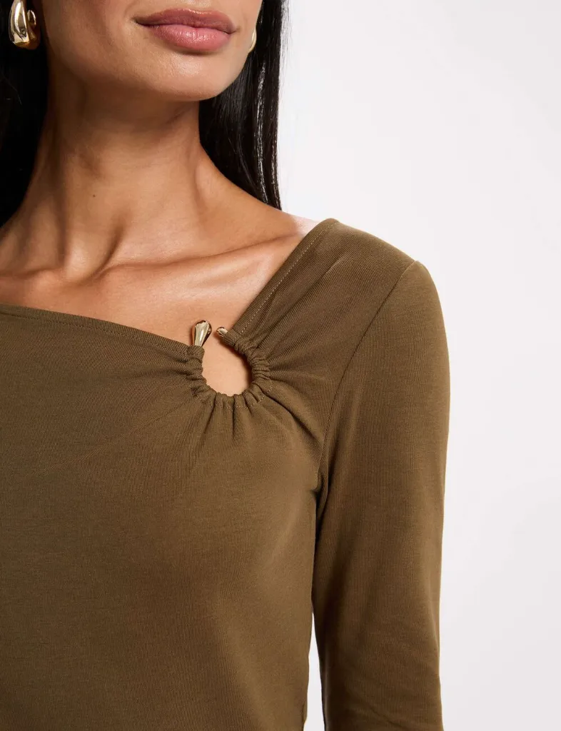 t-shirt-decollete-manches-longues-vert-kaki-femme-vue4-32536311073381261.webp