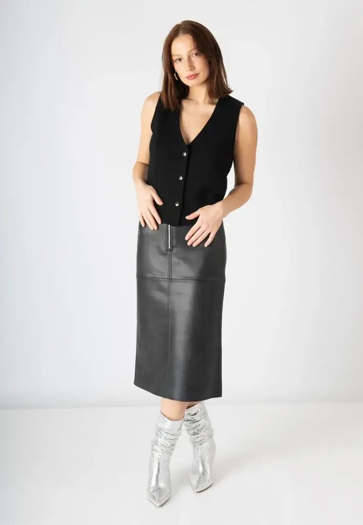 Chaleco negro con alas C20-844 (Tallas: Ts)