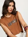 Camiseta recta cuello redondo cámel 261-Dpreppy