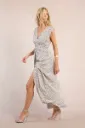 Vestido largo, de manga sisa, con estampado N301EE