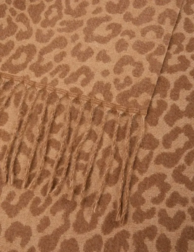 Bufanda con estampado animal beige 262-5ton
