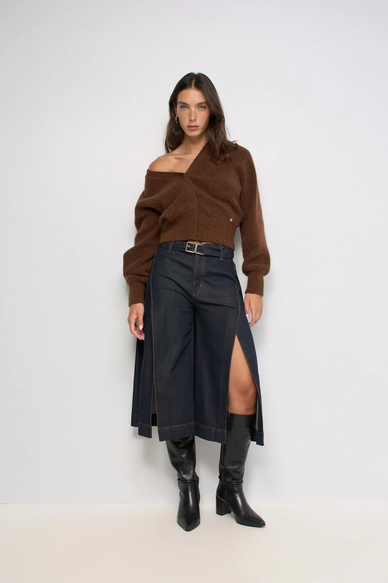 PANTALONES CHINO CROPPED WIDE CON ABERTURAS 21011929